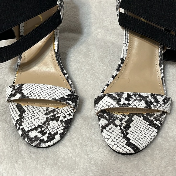 Unisa black & white snake skin strappy versatile heeled sandals. Size 8M - Picture 4 of 9
